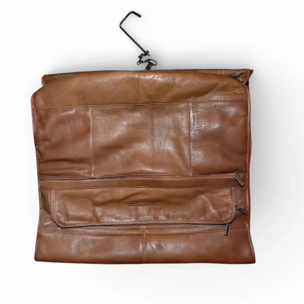 Awesome vtg rust brown leather suiter bag luggage carry on travel garment